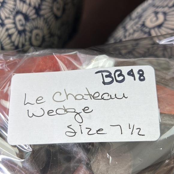 Le Chateau brown leather strappy wedges - Picture 11 of 11